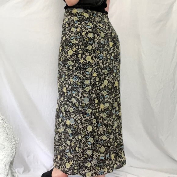 Vintage Floral Maxi Skirt 🥂 - Picture 2 of 5